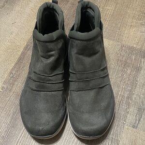 Ryka Women's Niah Ankle Boots 
Dark Green